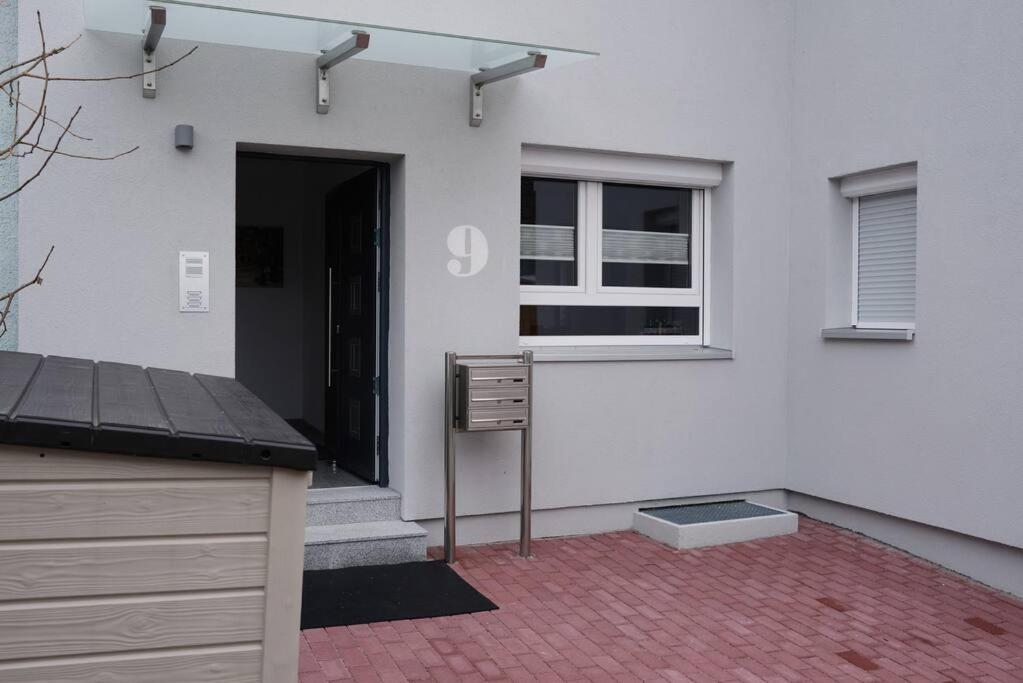 1 Zimmer Wohnung Dg Mit Klimaanlage Und Kleinen Balkon Oedheim المظهر الخارجي الصورة