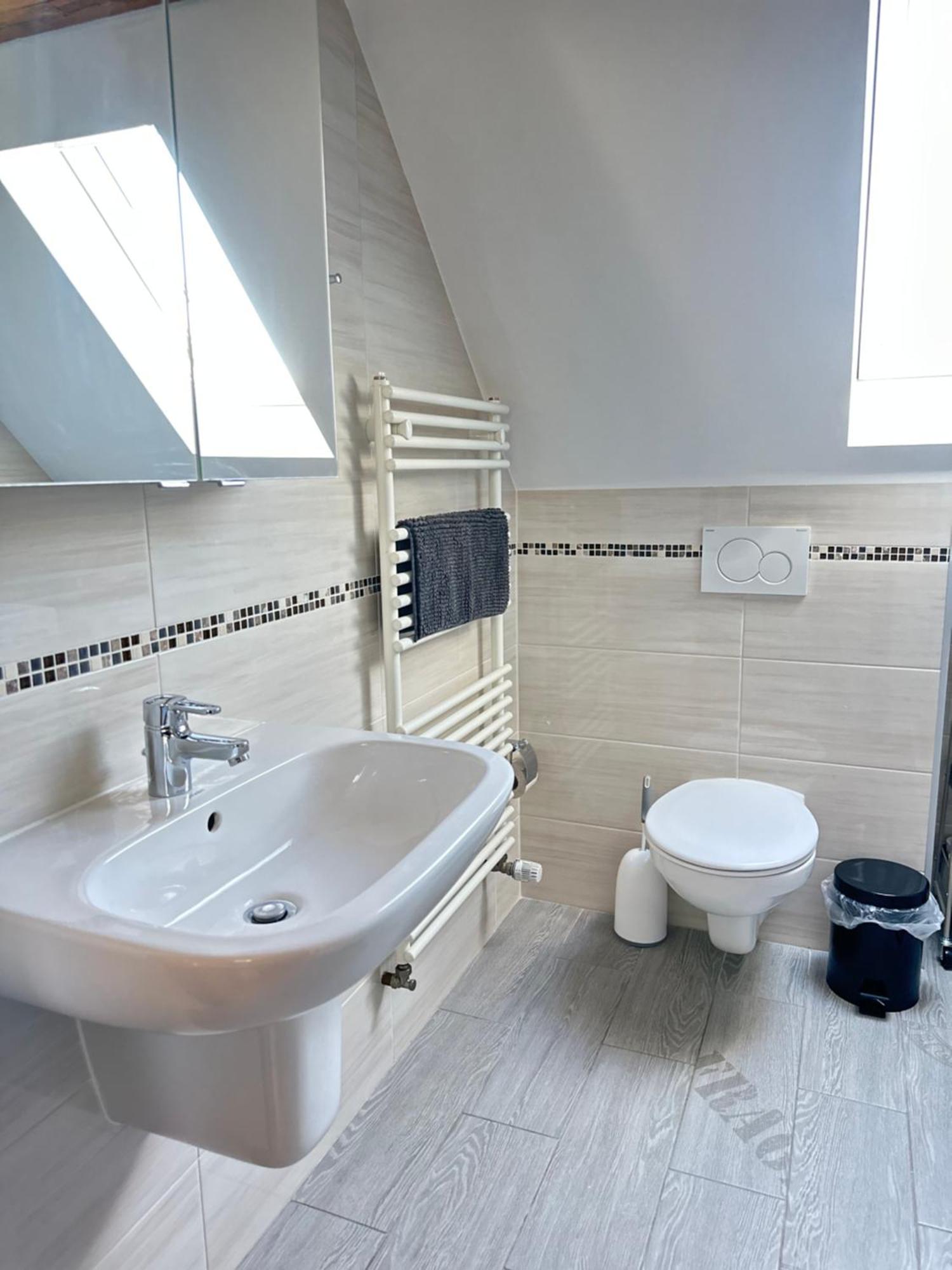 1 Zimmer Wohnung Dg Mit Klimaanlage Und Kleinen Balkon Oedheim المظهر الخارجي الصورة